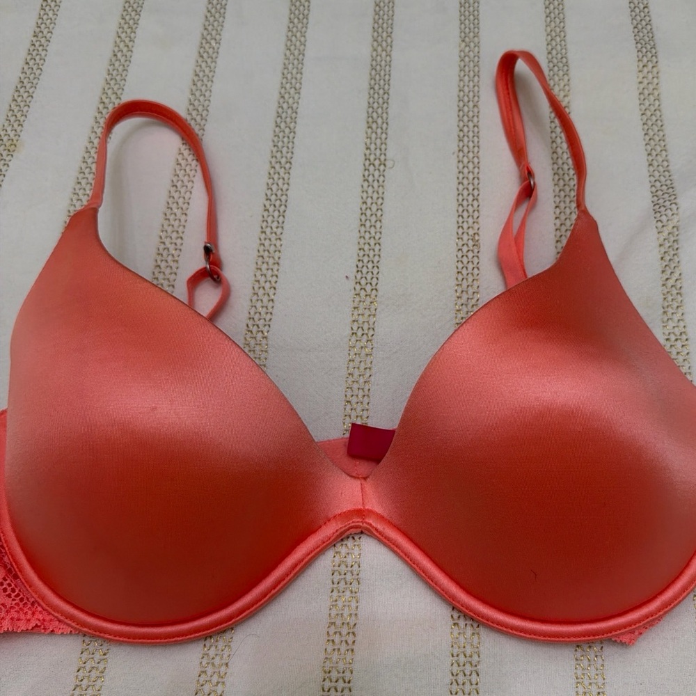 Pink by Victoria’s Secret Scoopneck Light Push-Up Bra 36C Coral Smooth Underwire
